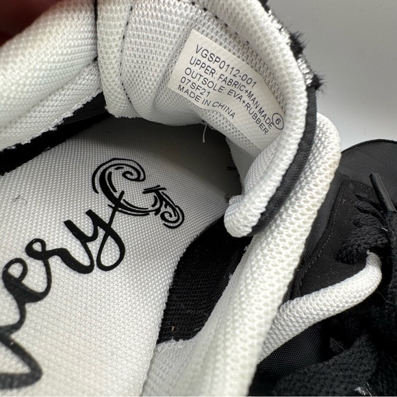 Very G Black Sneakers - Picture 2 of 7